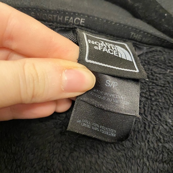 Black zip up north face jacket - Picture 3 of 3